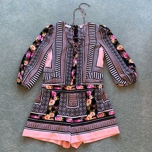 NWOT Bisou Bisou Romper - Medium